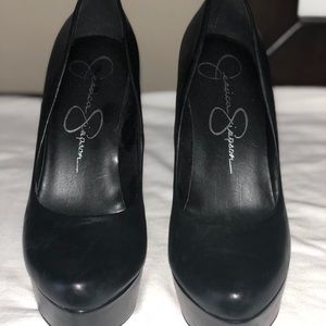Jessica Simpson black platform pumps